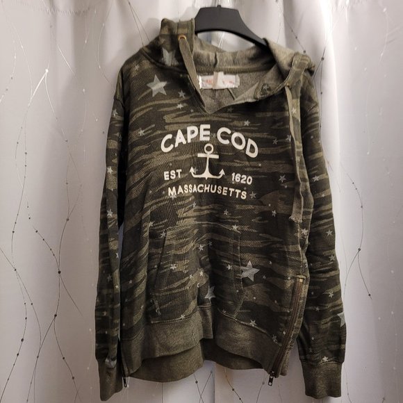 DARI Tops - Camouflage Sweatshirt with side zipper detail